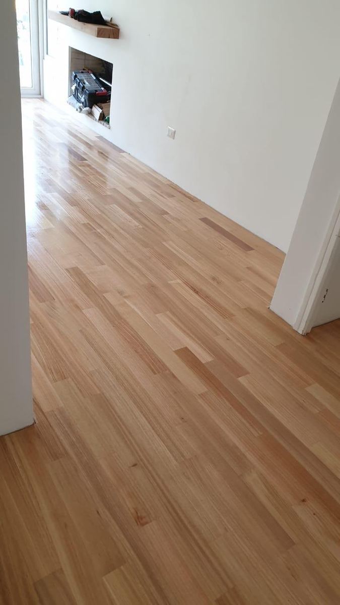 Piso de eucalipto vitrificado mate